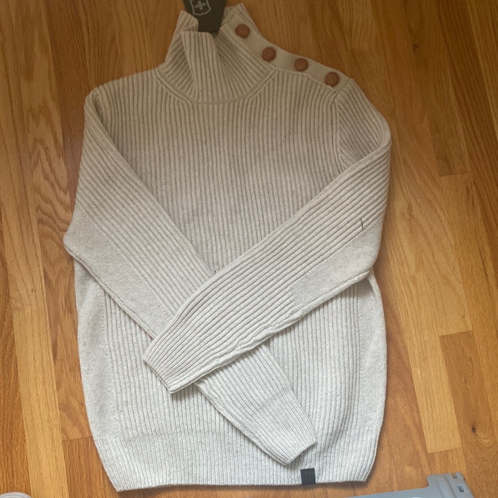 - NWT Victorinox lambs wool sweater offwhite size large